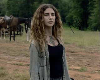 Nadia Hilker autograph