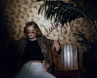 Leila George autograph