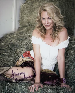 Alison Eastwood autograph