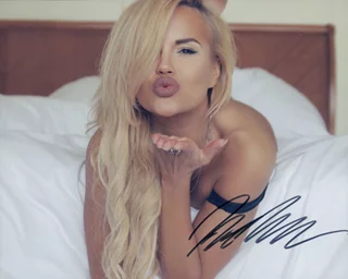 Ine Back Iversen autograph