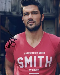 Ryan Paevey autograph