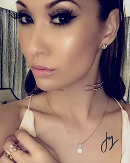 Jennifer Riley autograph