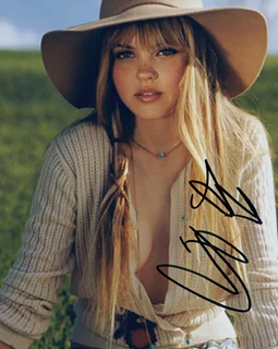 Aimee Teegarden autograph