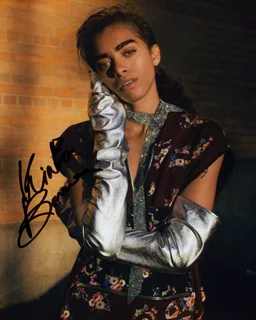 Kiara Barnes autograph