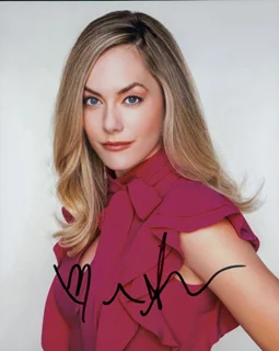 Annika Noelle autograph