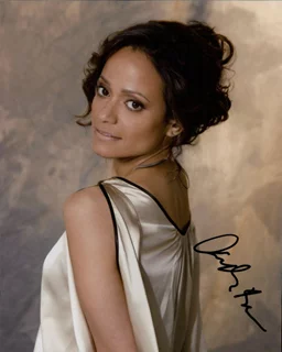 Judy Reyes autograph