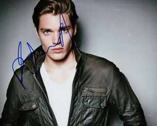 Dominic Sherwood autograph