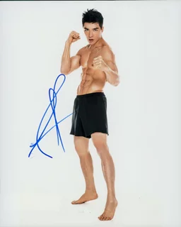 Ludi Lin autograph