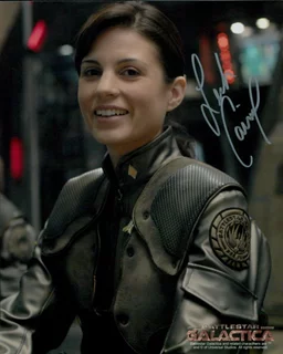 Leah Cairns autograph