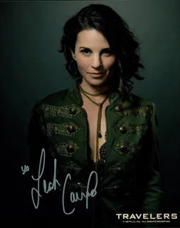 Leah Cairns autograph