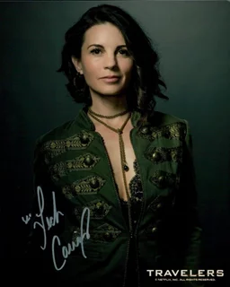 Leah Cairns autograph
