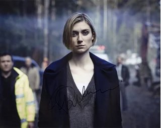 Elizabeth Debicki autograph