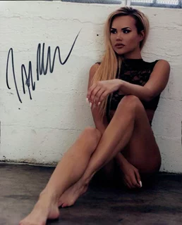 Ine Back Iversen autograph