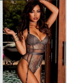 Mimi Jade autograph