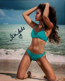 Mimi Jade autograph