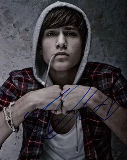 Luke Pasqualino autograph