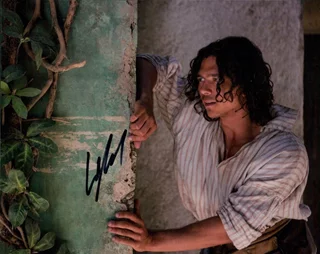 Luke Arnold autograph