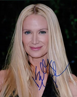 Kelly Lynch autograph