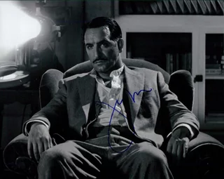 Jean Dujardin autograph