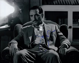 Jean Dujardin autograph