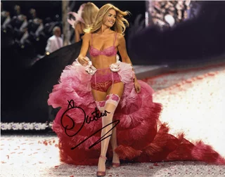 Doutzen Kroes autograph