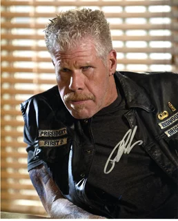 Ron Perlman autograph