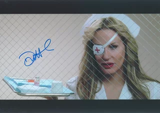 Daryl Hannah autograph