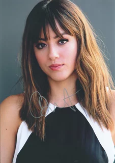 Chloe Bennet autograph