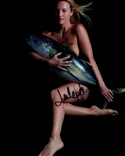Leila George autograph