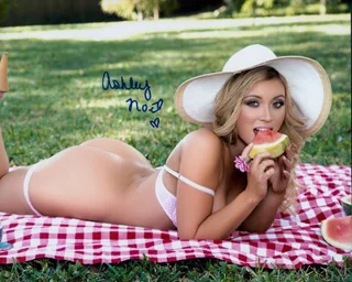 Ashley Noel autograph