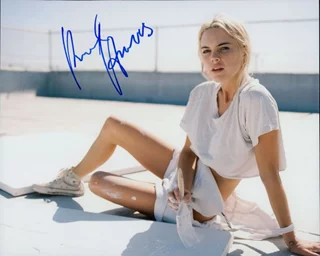 Rachel Harris autograph