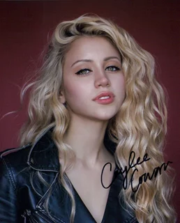 Caylee Cowan autograph