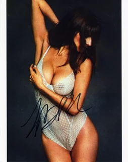 Lake Bell autograph