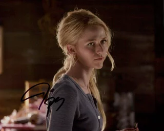 Johanna Braddy autograph