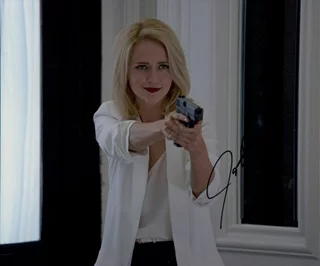 Johanna Braddy autograph