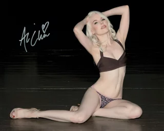 Ali Claire autograph