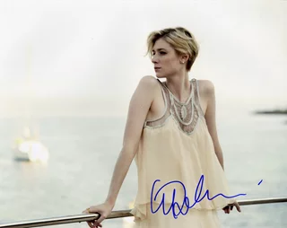 Elizabeth Debicki autograph