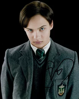 Frank Dillane autograph