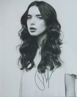 Dylan Gelula autograph