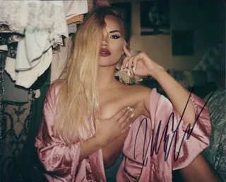 Ine Back Iversen autograph