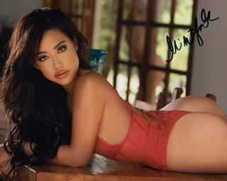 Mimi Jade autograph