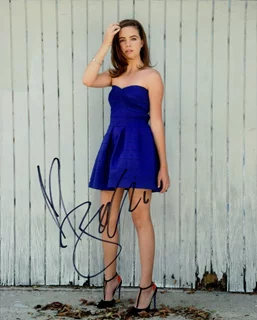 Bailee Madison autograph