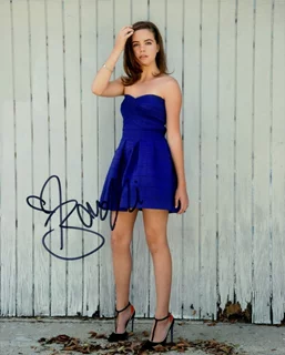 Bailee Madison autograph