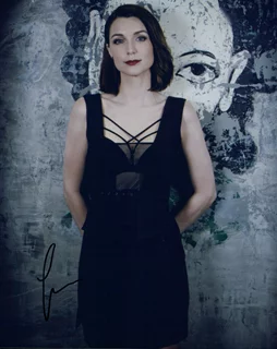 Tania Nolan autograph