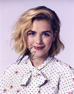 Kiernan Shipka autograph