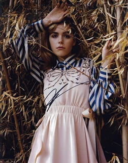 Kiernan Shipka autograph