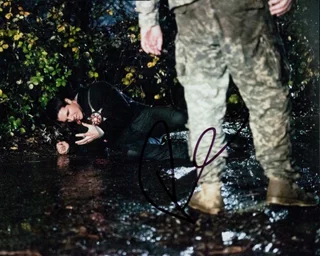 Robbie Amell autograph