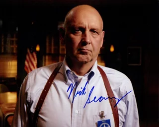 Nick Searcy autograph