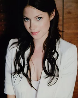 Laura Ramsey autograph