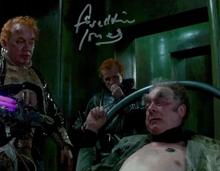 Freddie Jones autograph